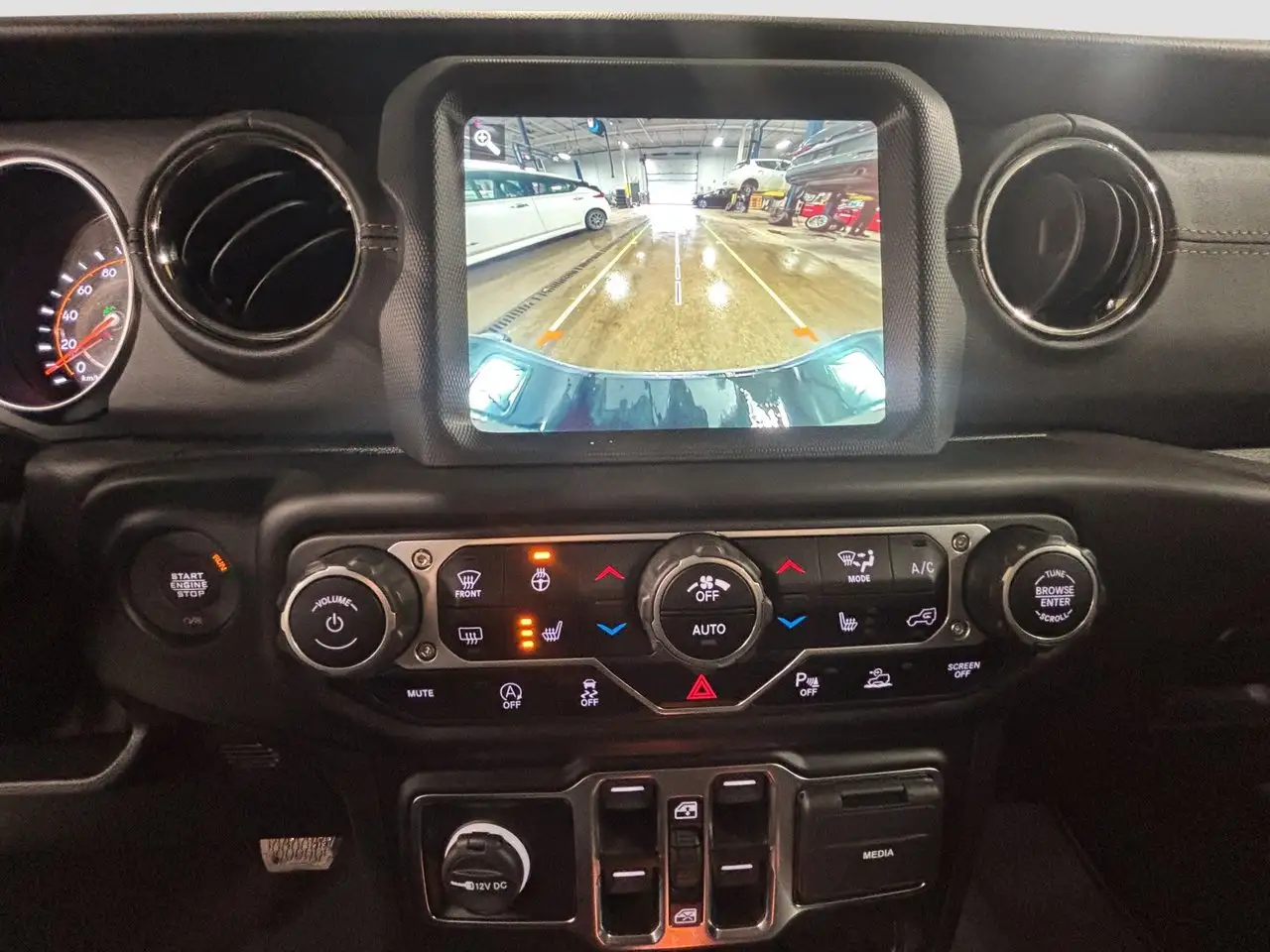 Jeep Gladiator - Image 16