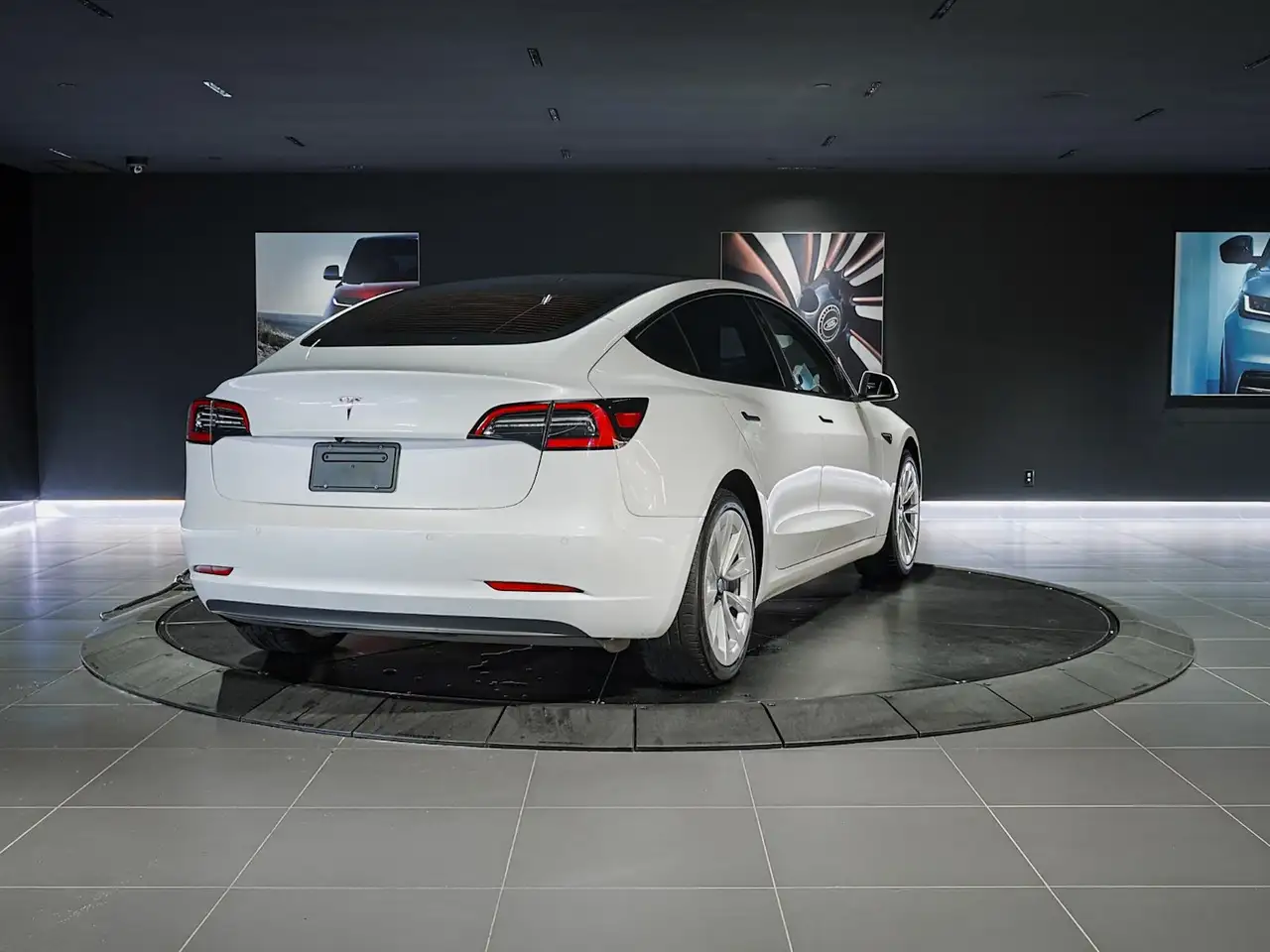 Tesla Model 3 - Image 5