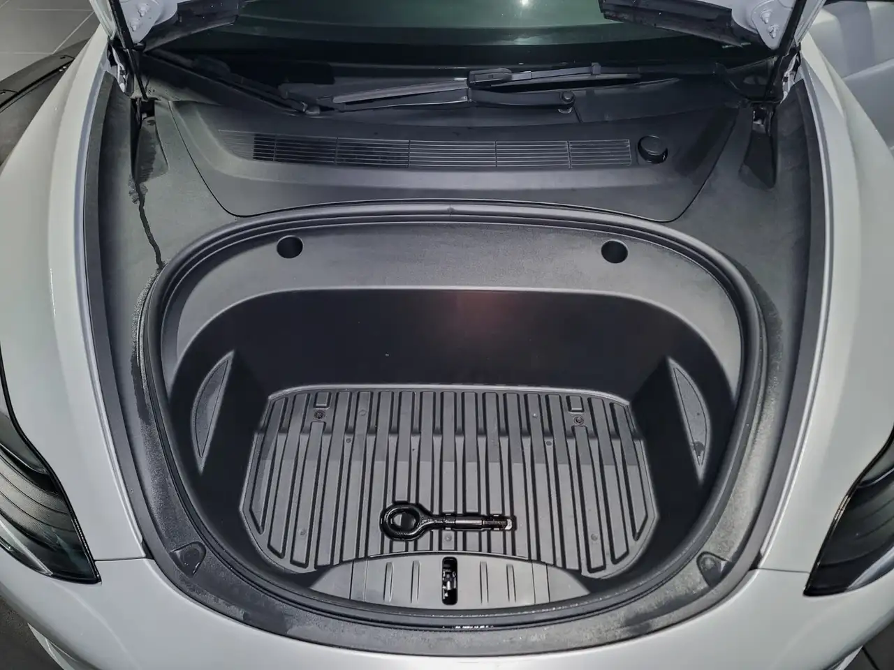 Tesla Model 3 - Image 27