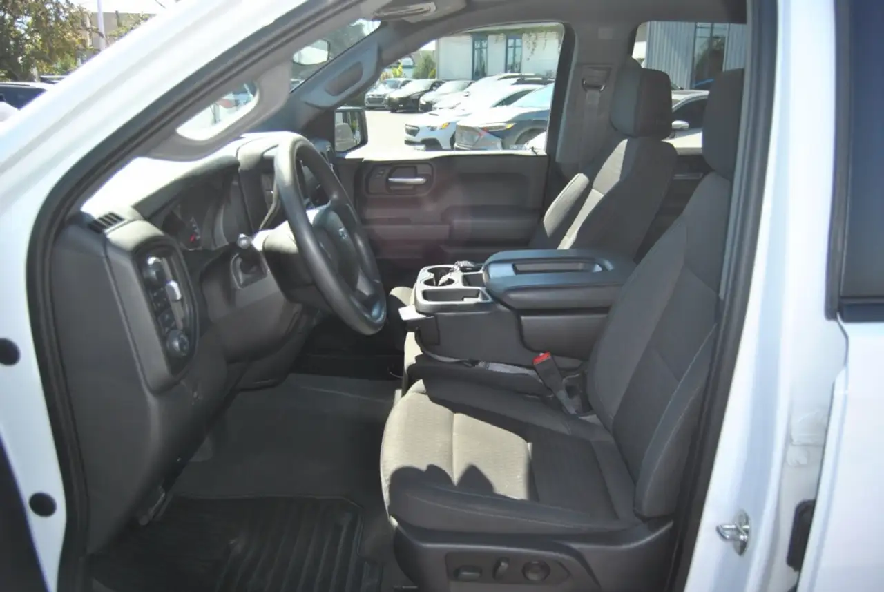Chevrolet Silverado 1500 - Image 9