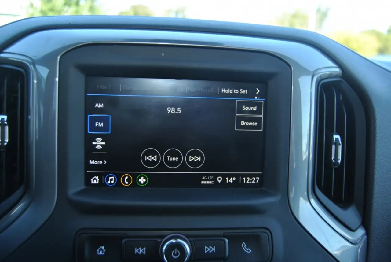 Chevrolet Silverado 1500 - Image 16