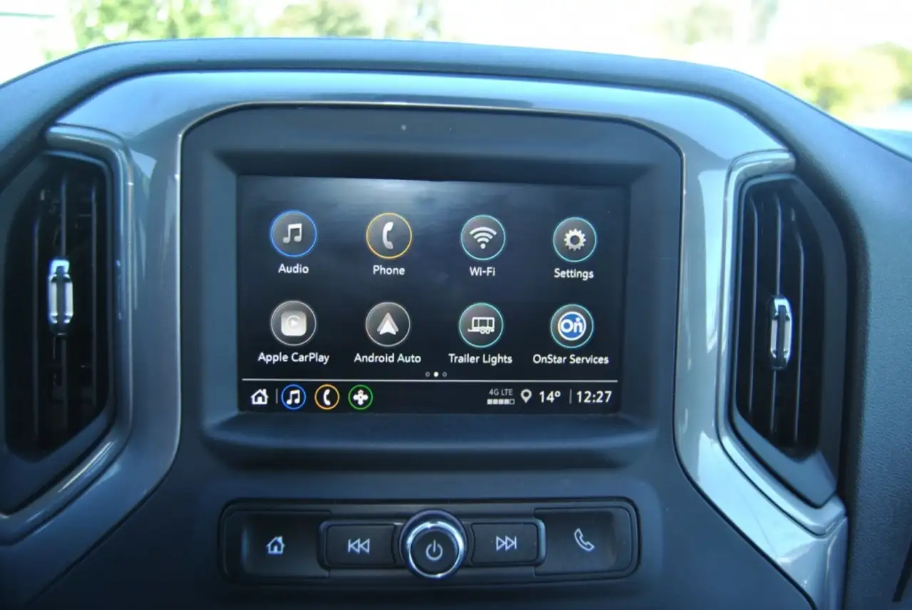 Chevrolet Silverado 1500 - Image 17