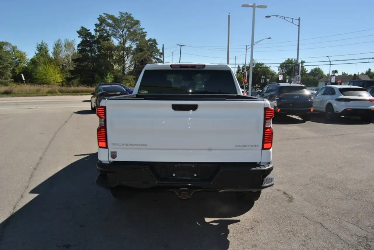 Chevrolet Silverado 1500 - Image 4