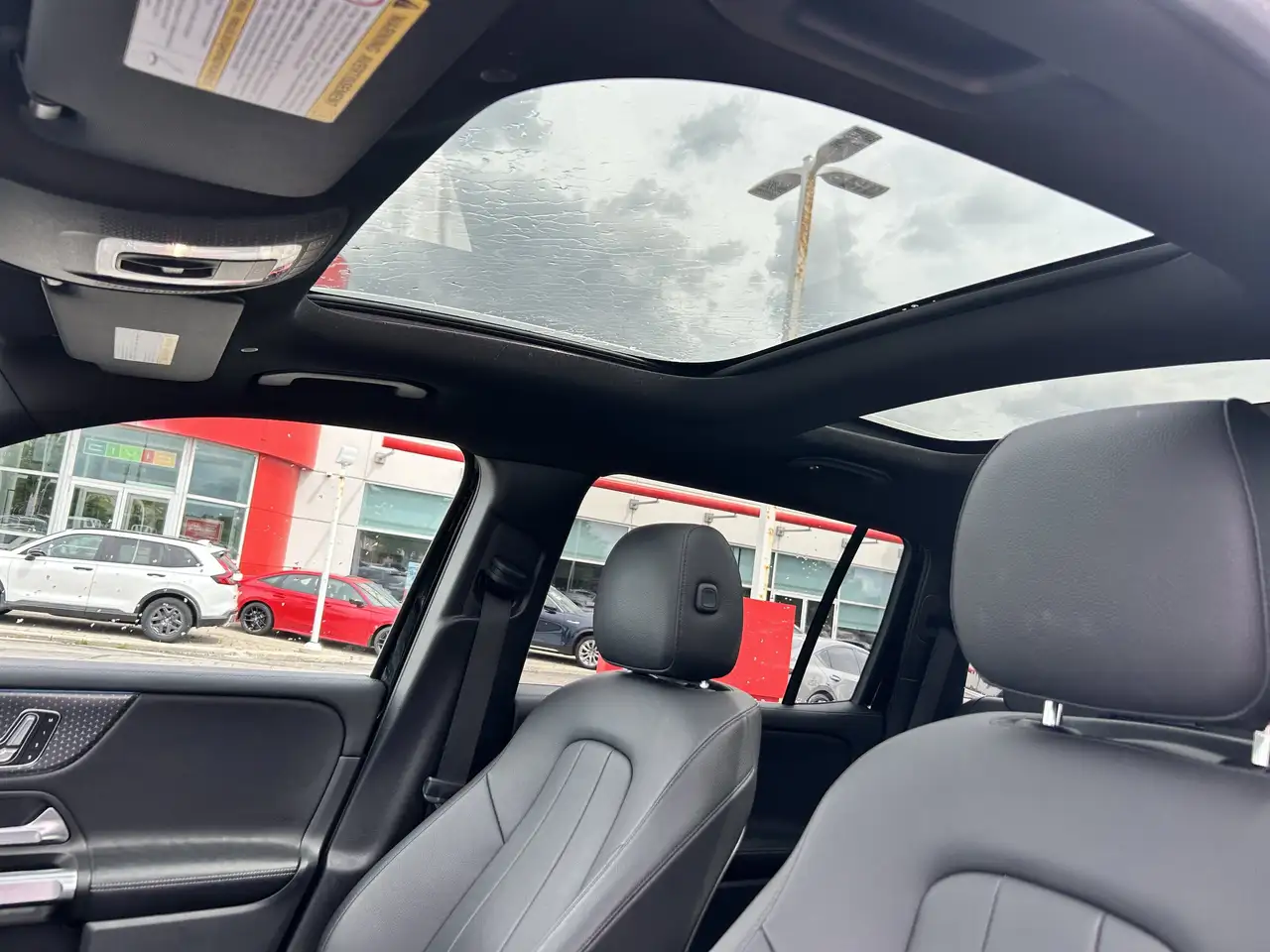 Mercedes-Benz GLB - Image 13