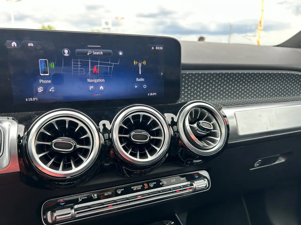 Mercedes-Benz GLB - Image 14