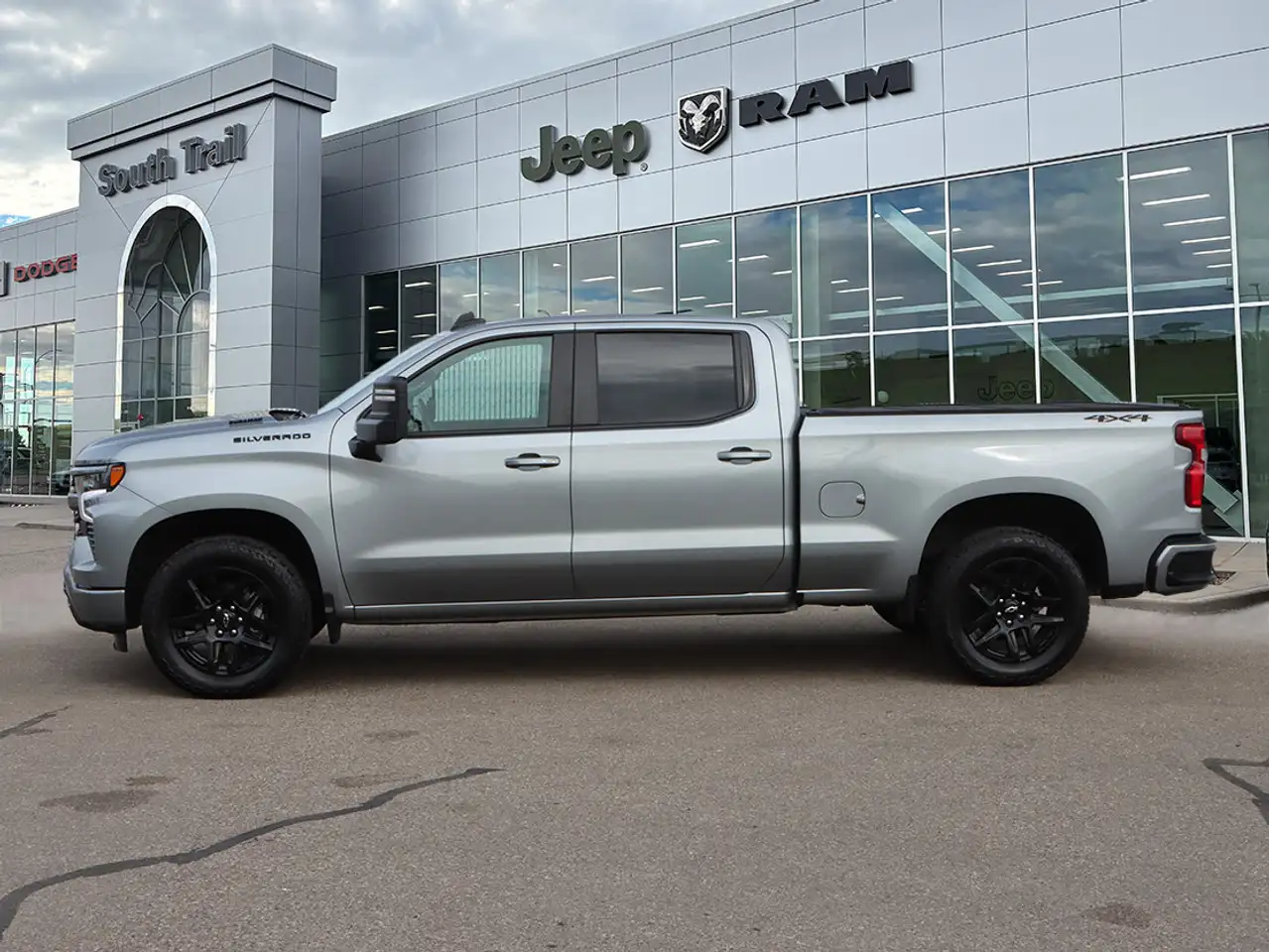 Chevrolet Silverado 1500 - Image 4