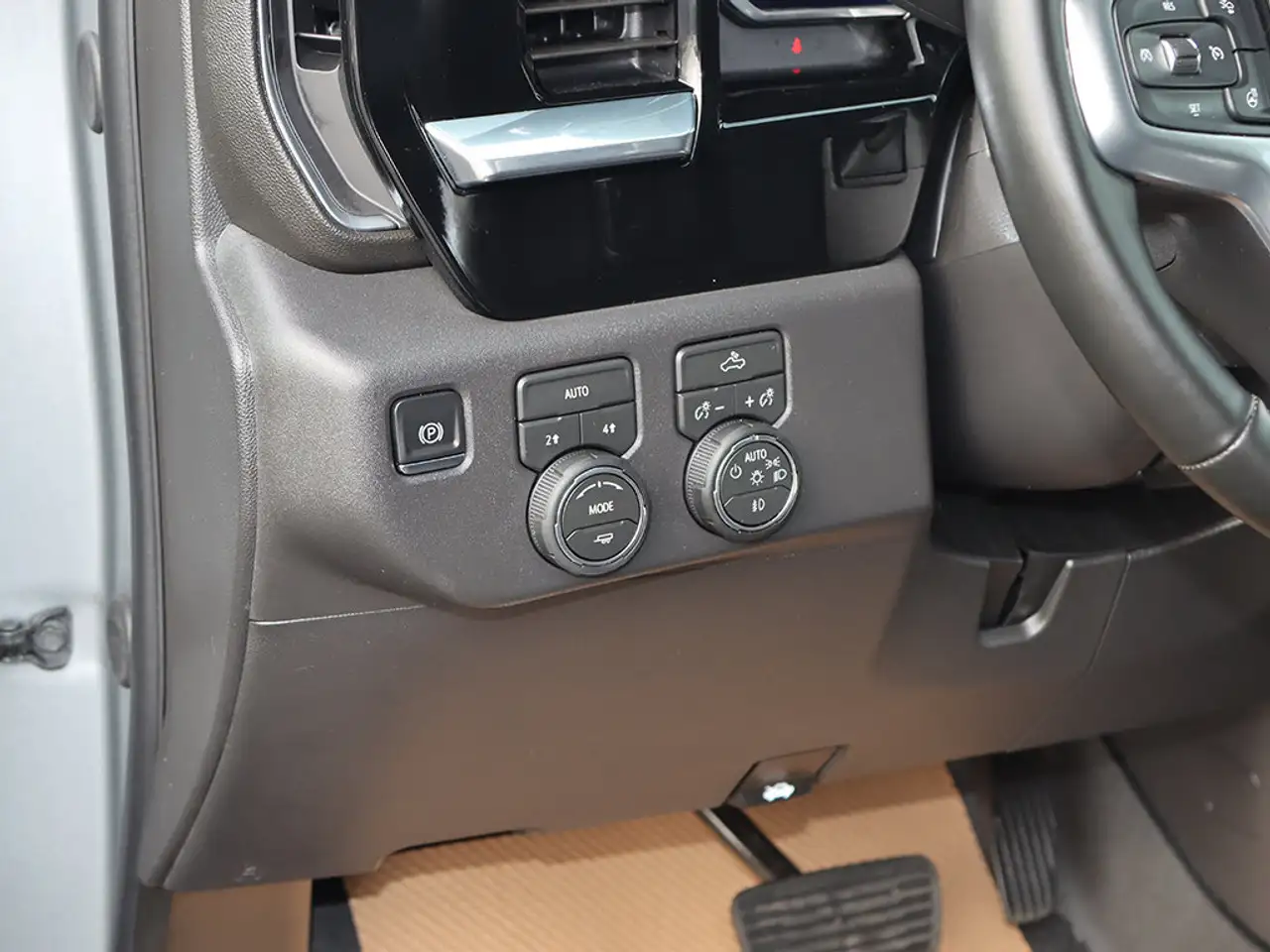 Chevrolet Silverado 1500 - Image 9