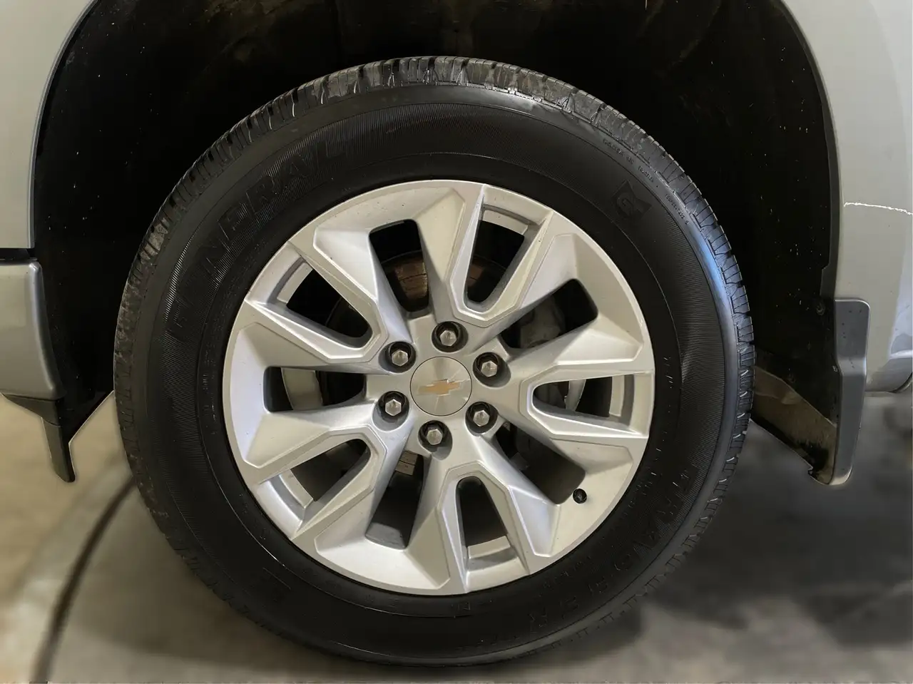 Chevrolet Silverado 1500 - Image 6