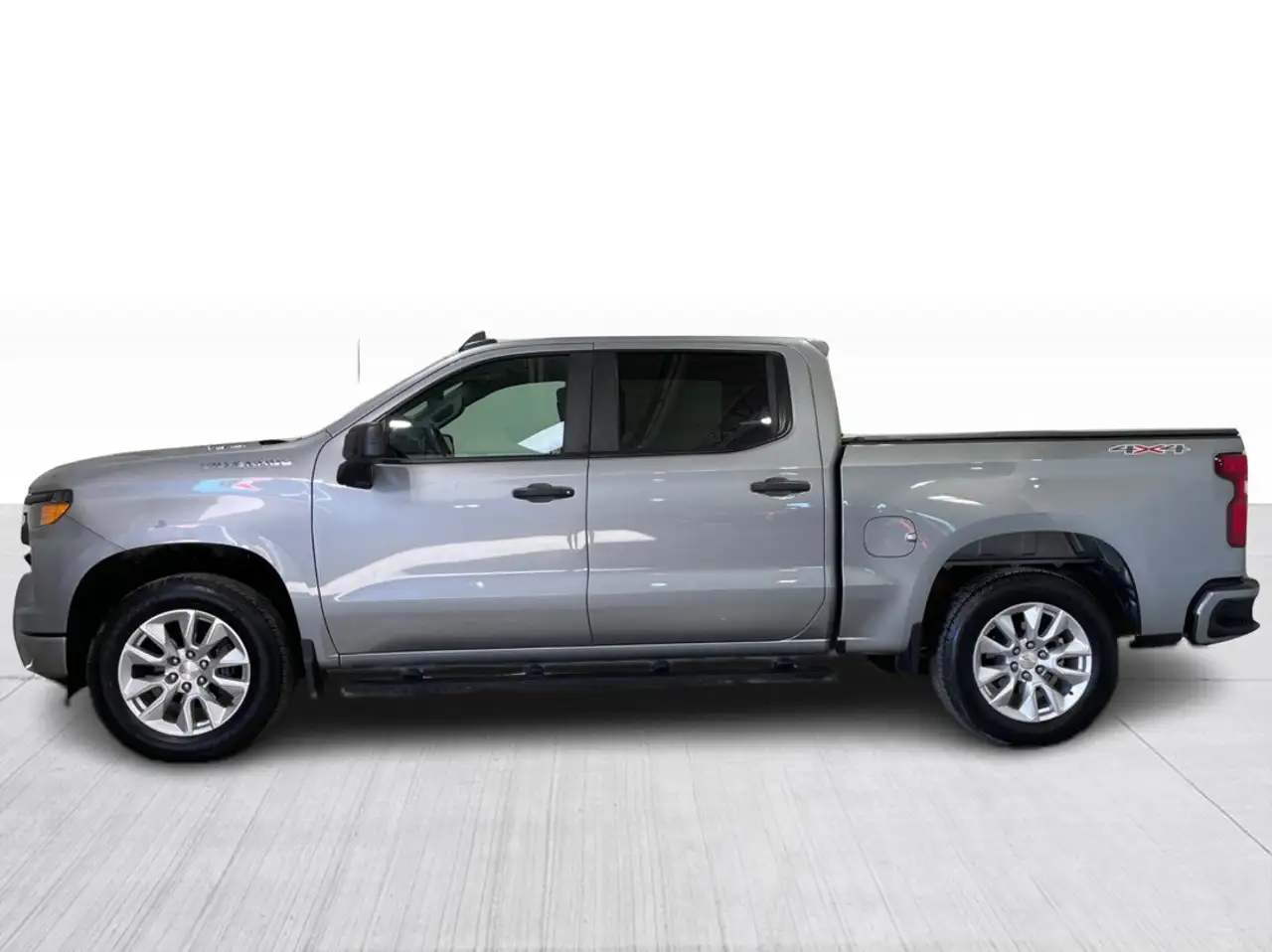 Chevrolet Silverado 1500 - Image 11