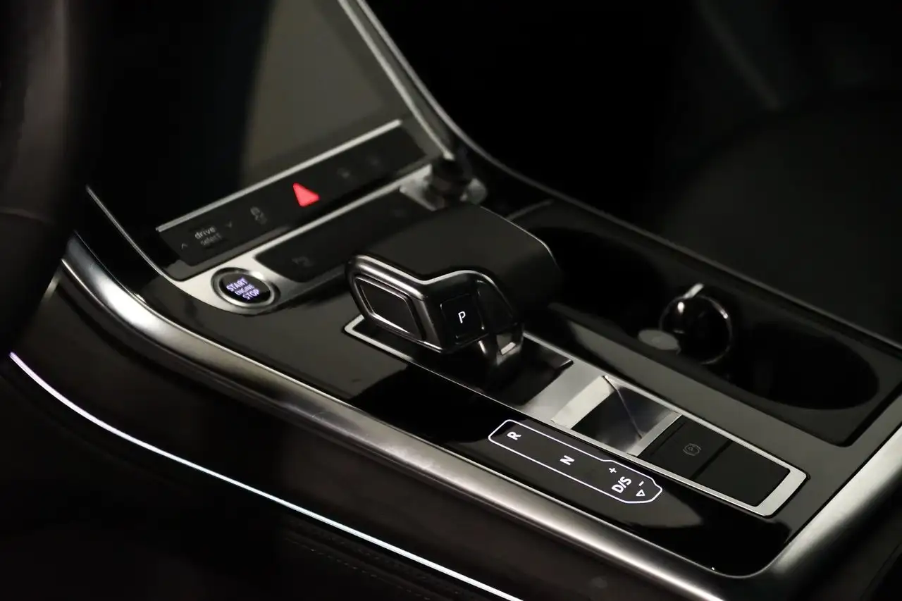 Audi Q7 - Image 13