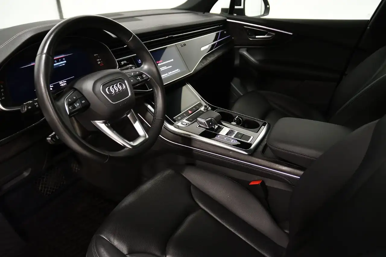 Audi Q7 - Image 12