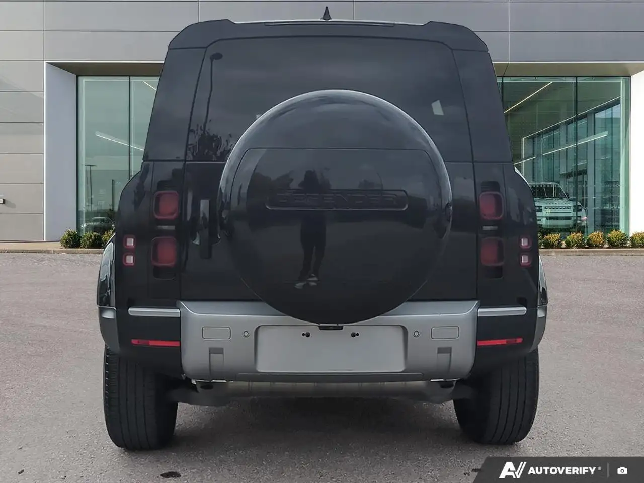 Land Rover Defender - Image 5
