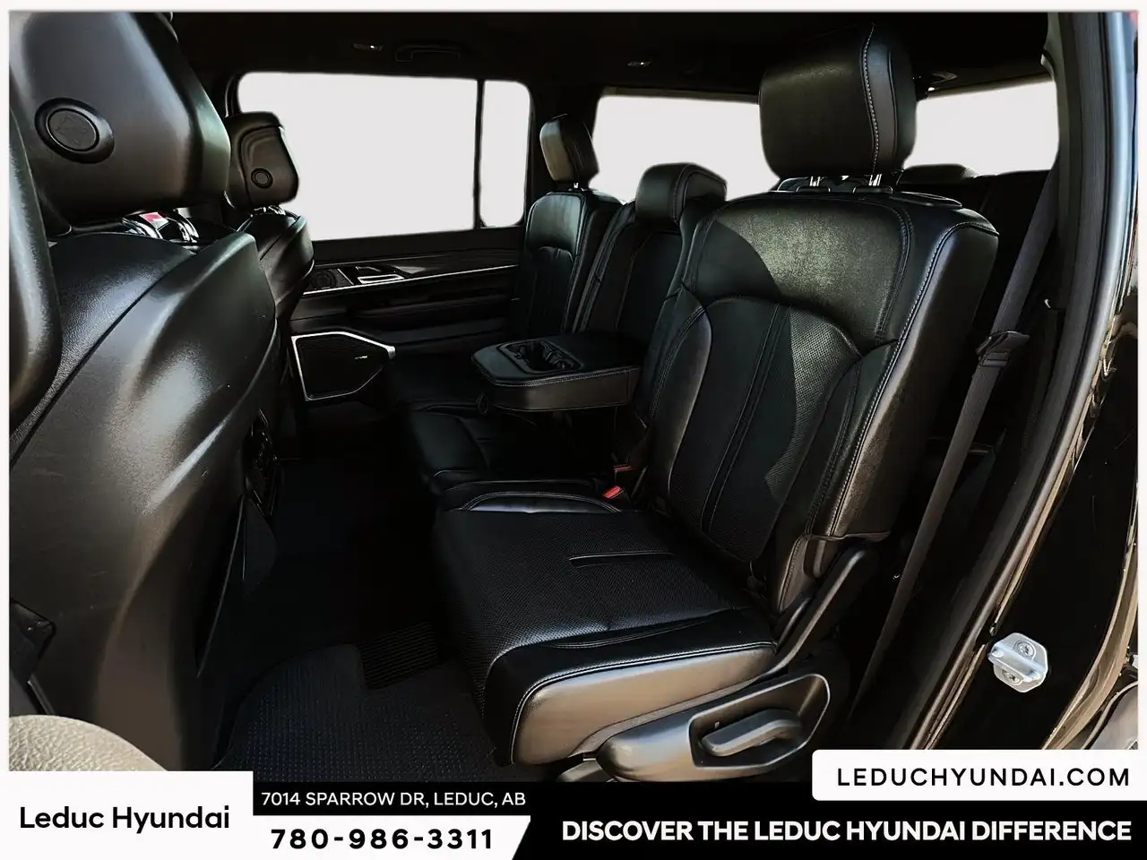 Jeep Wagoneer - Image 10