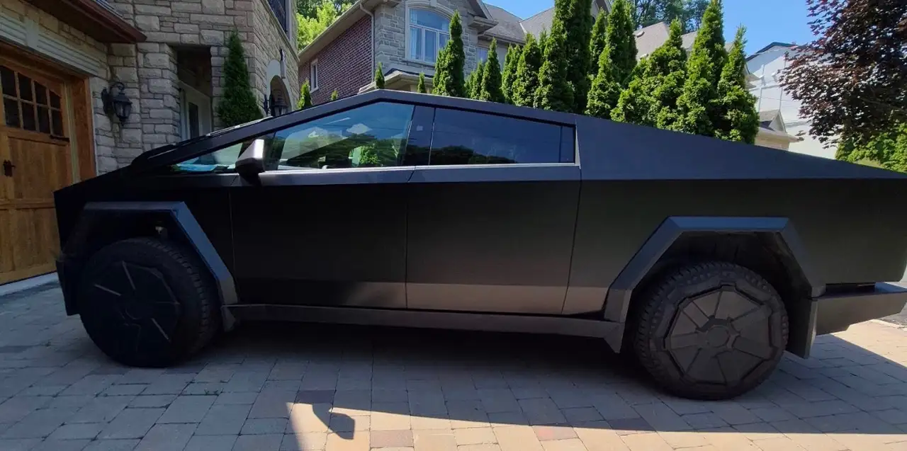 Tesla Cybertruck - Image 1