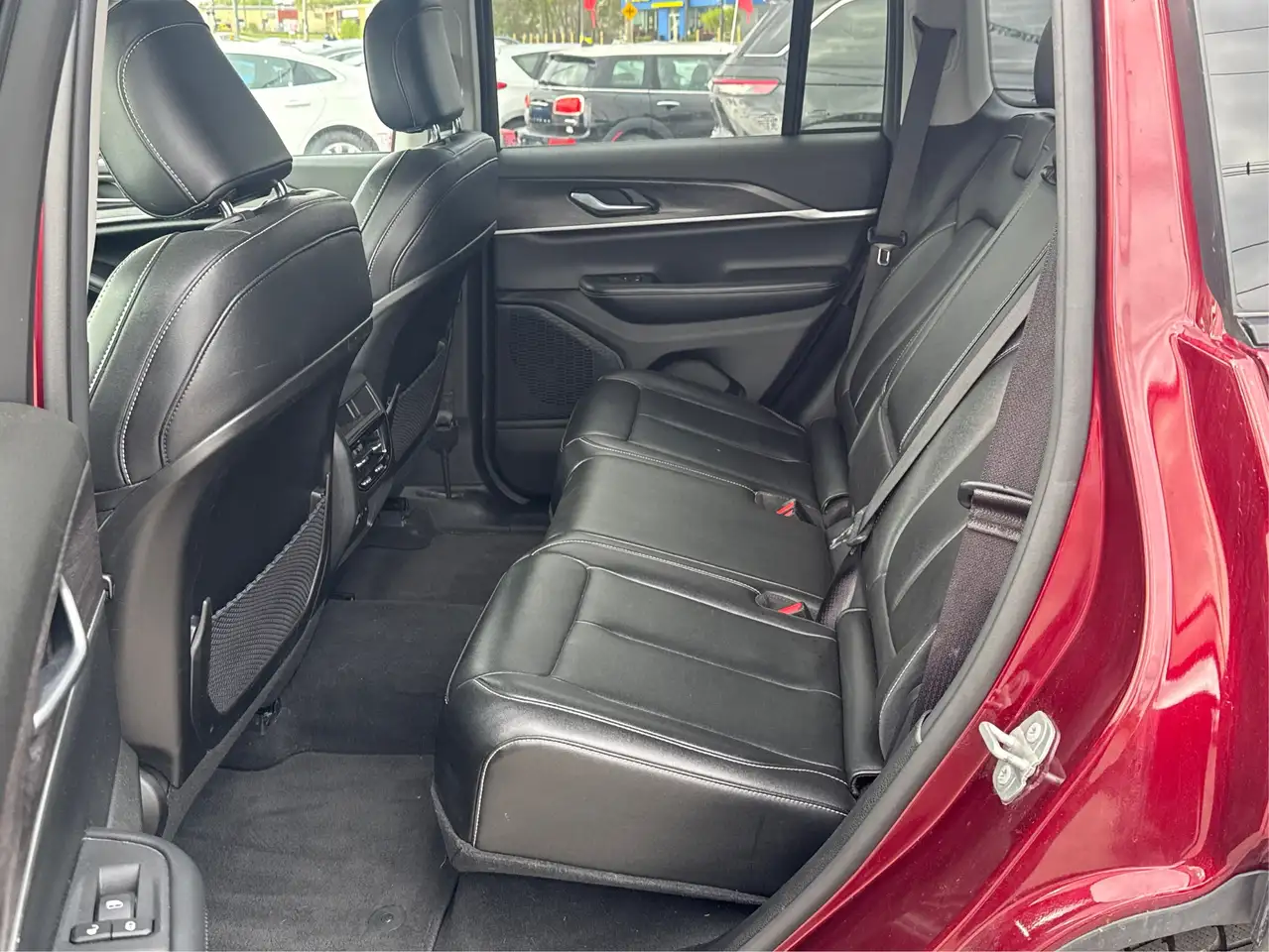 Jeep Grand Cherokee - Image 10
