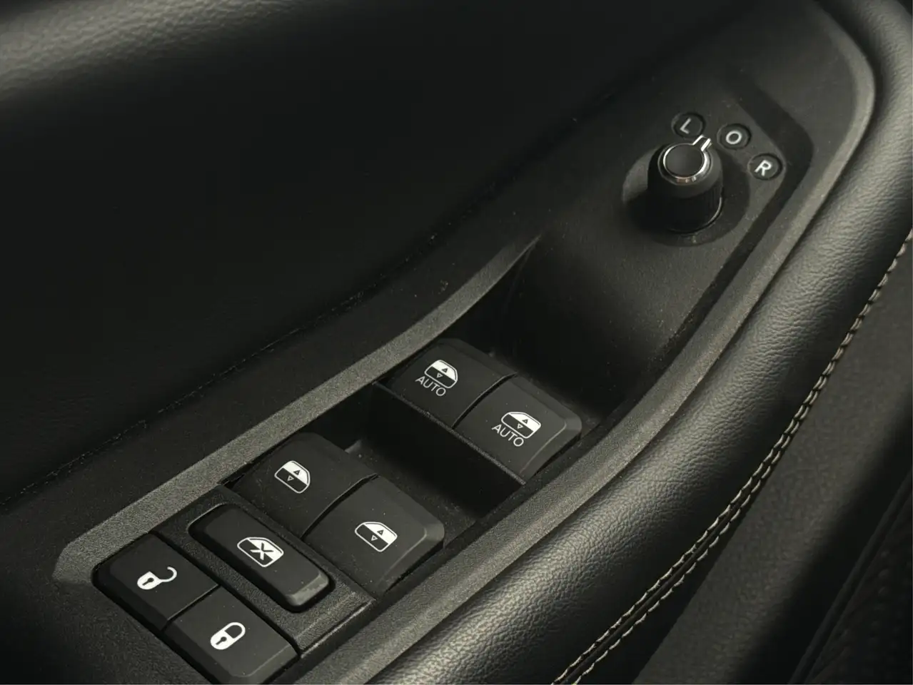 Jeep Grand Cherokee - Image 30