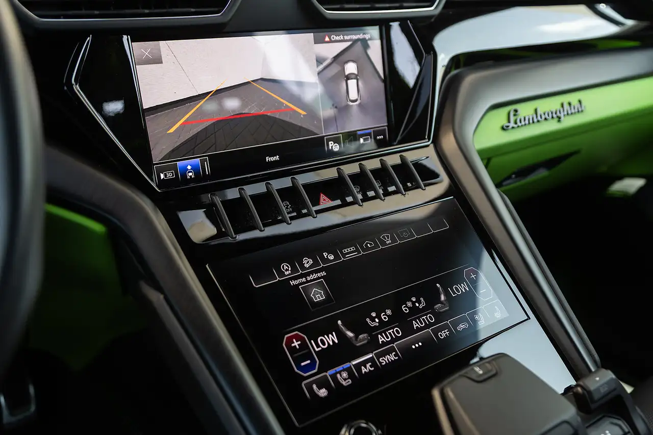Lamborghini Urus - Image 21