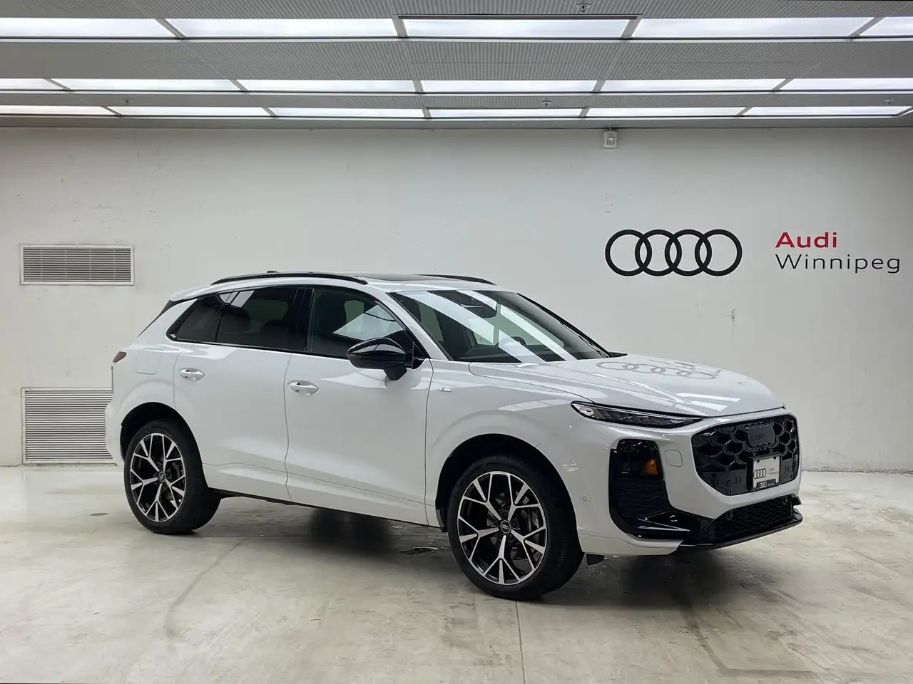 Audi Q3 - Image 1
