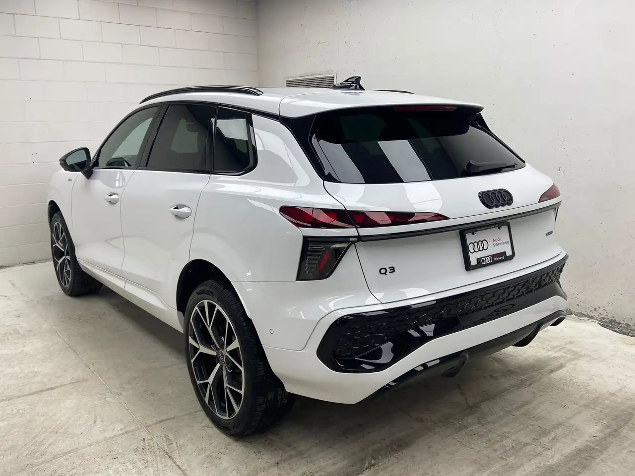 Audi Q3 - Image 3