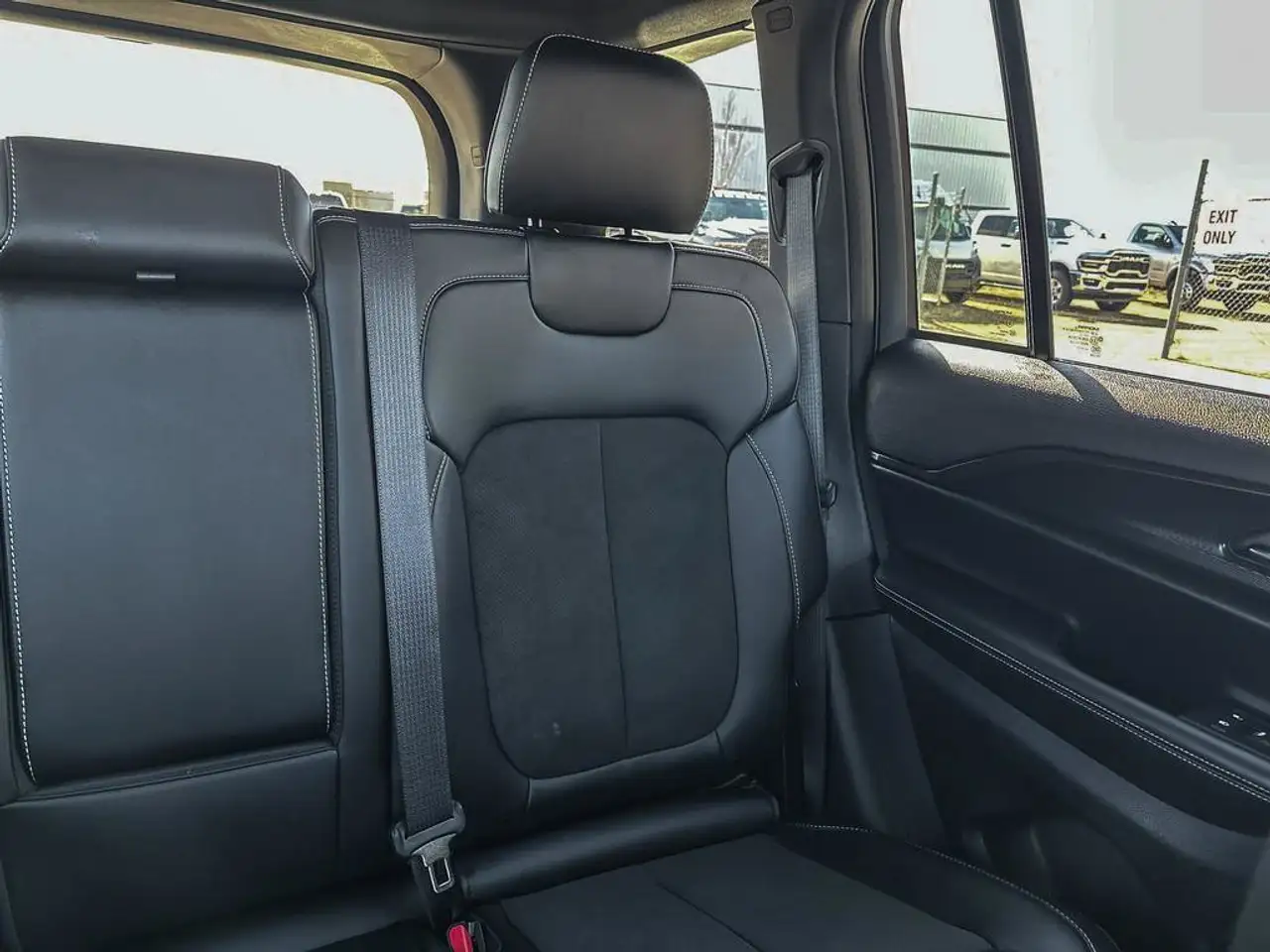 Jeep Grand Cherokee - Image 19