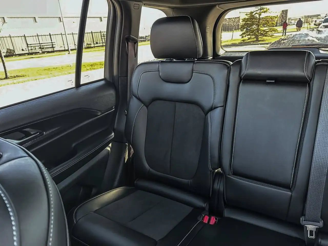 Jeep Grand Cherokee - Image 17