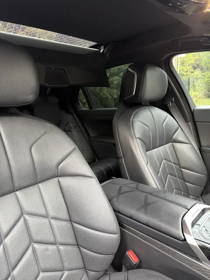 BMW 7 Series - Image 7