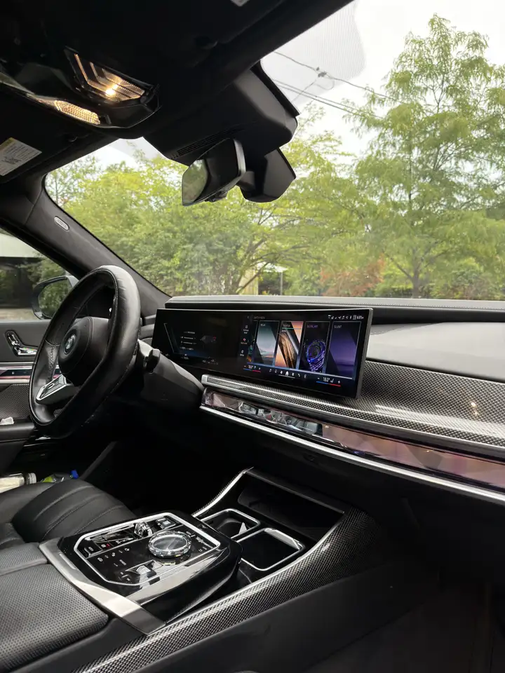 BMW 7 Series - Image 8