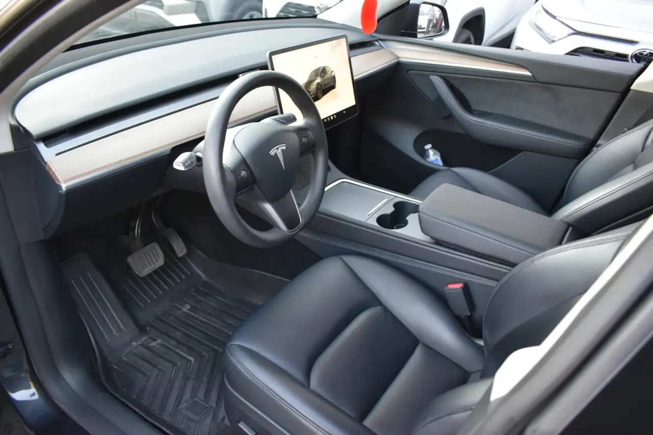 Tesla Model Y - Image 12