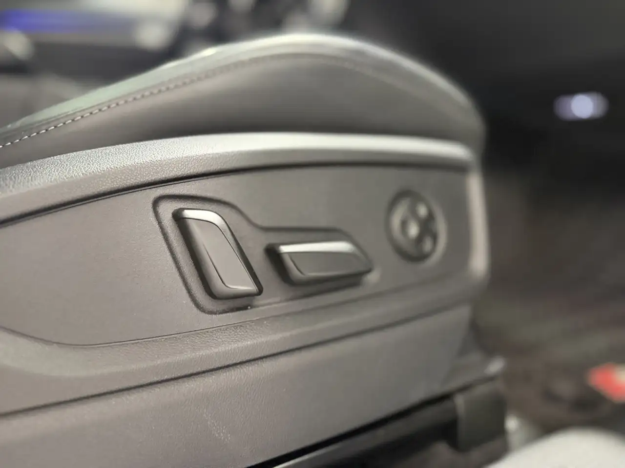 Audi SQ5 - Image 38