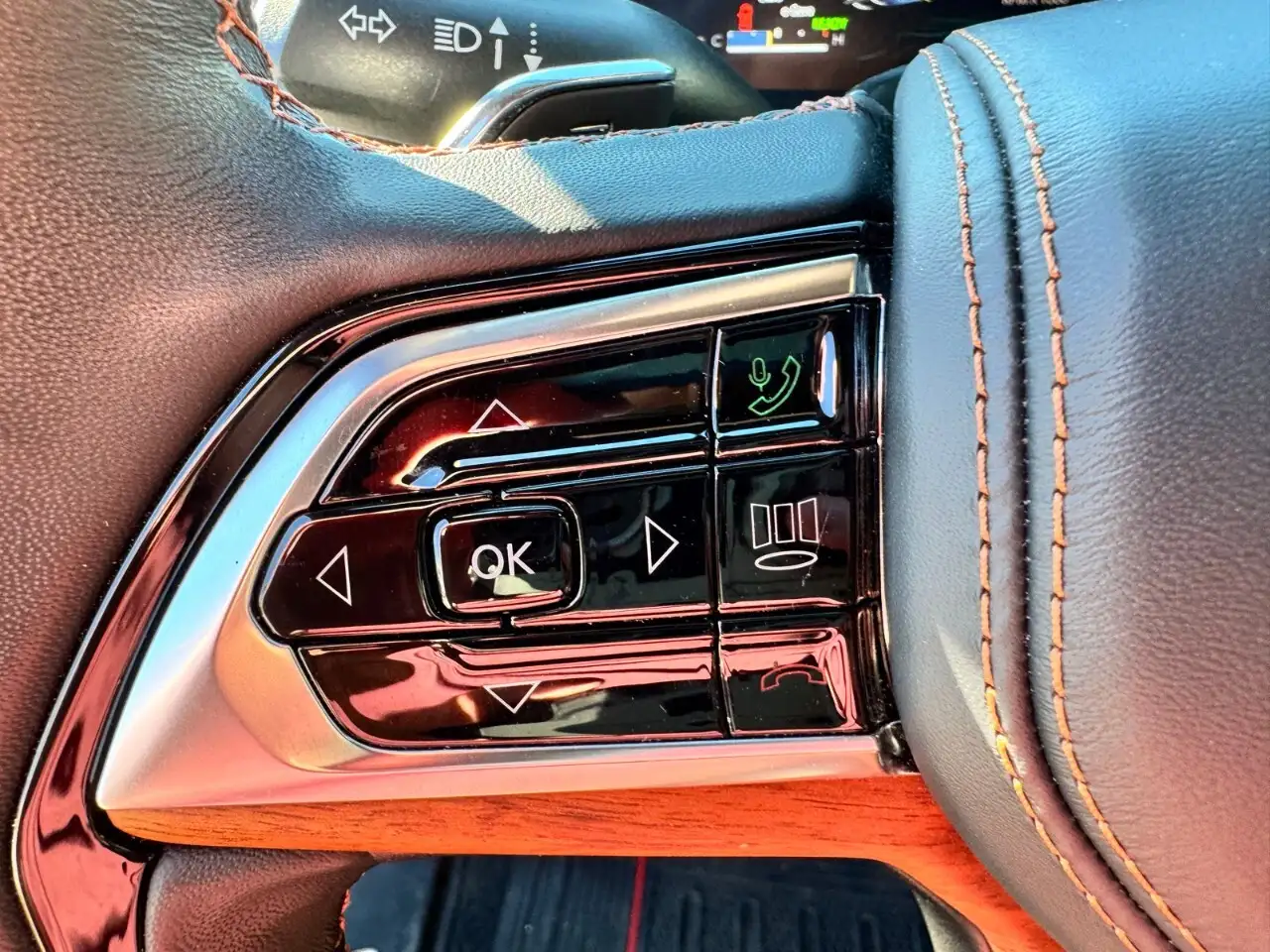 Jeep Grand Cherokee - Image 18