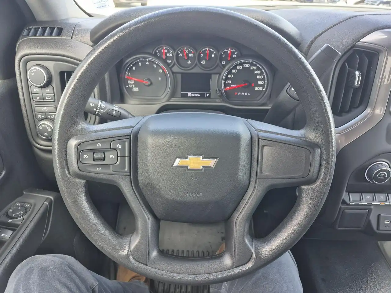Chevrolet Silverado 1500 - Image 8