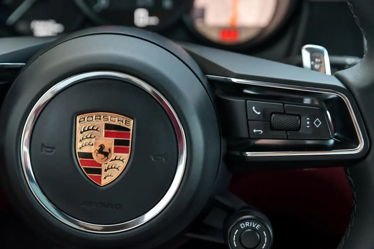 Porsche Macan - Image 16