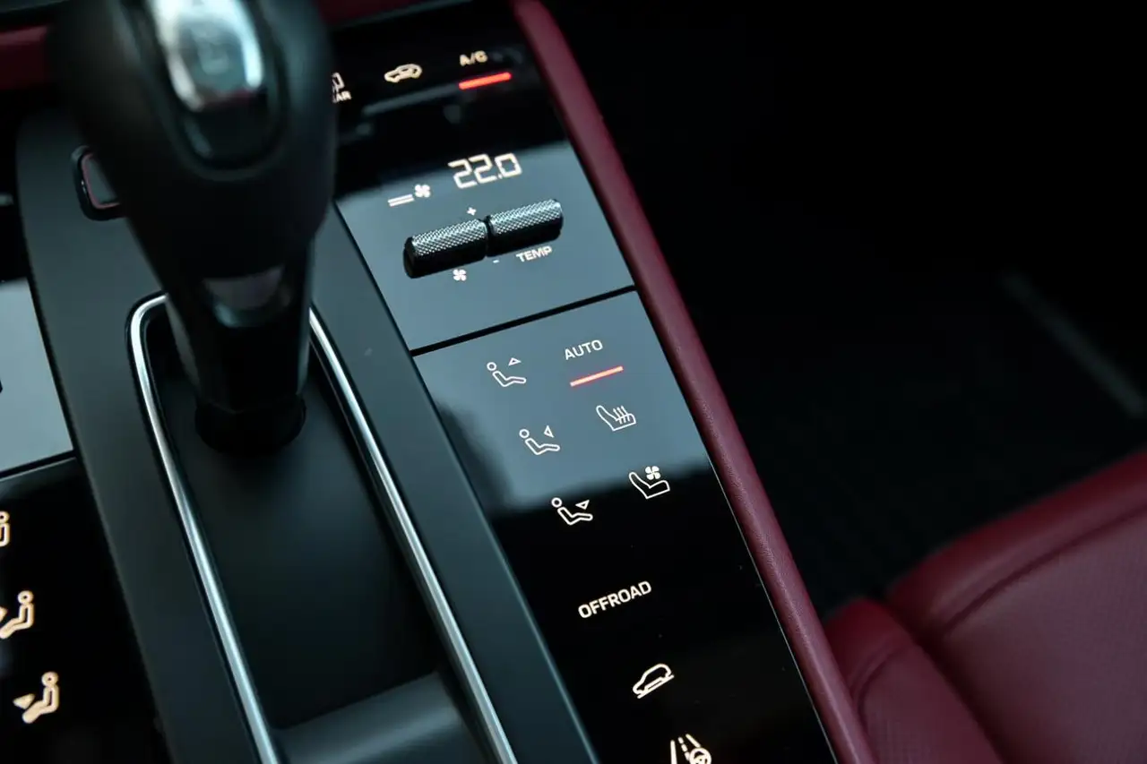Porsche Macan - Image 22