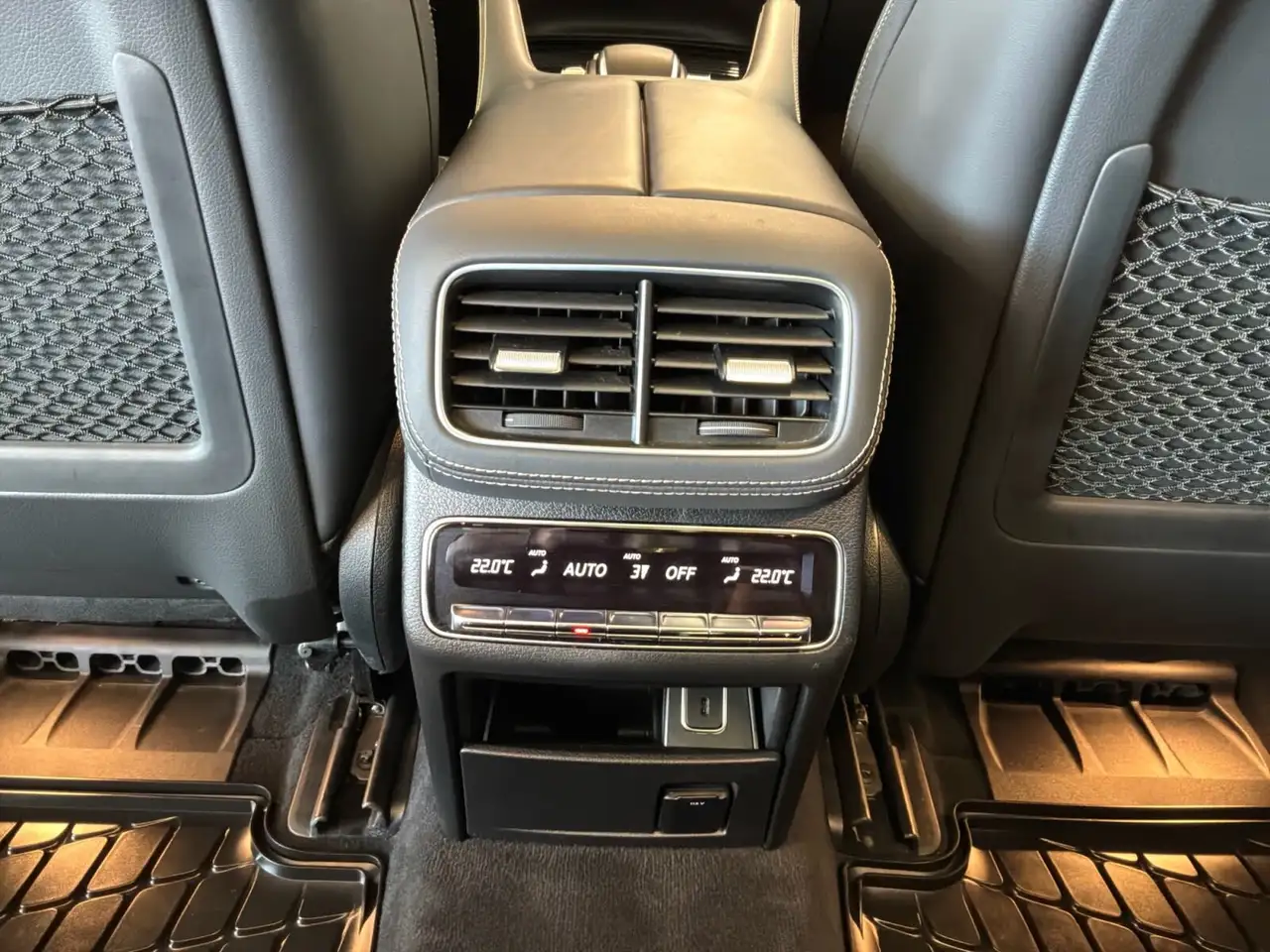 Mercedes-Benz GLE - Image 25
