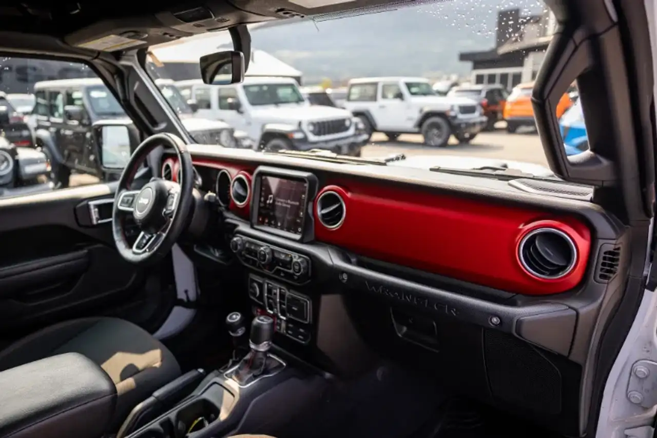 Jeep Wrangler - Image 28