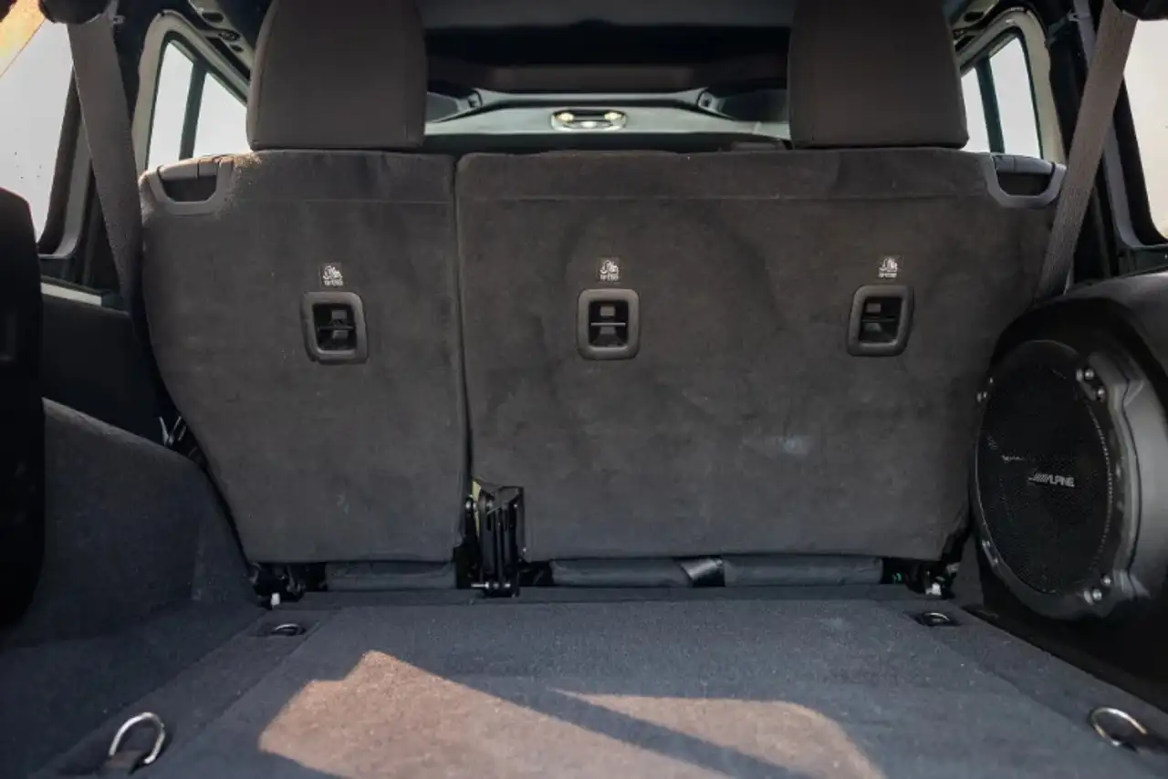 Jeep Wrangler - Image 25