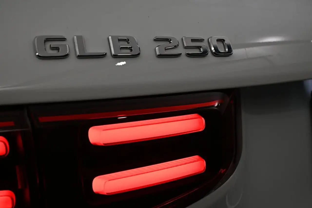 Mercedes-Benz GLB - Image 21