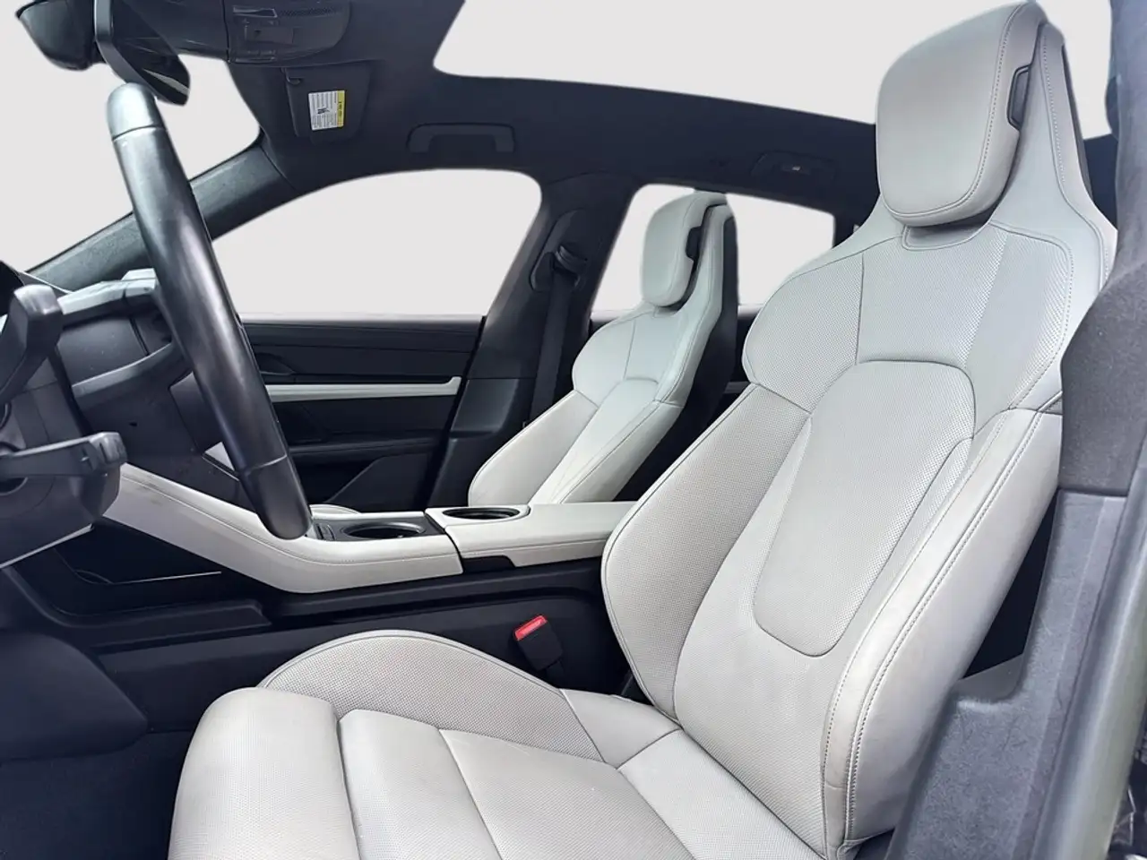 Porsche Taycan - Image 15