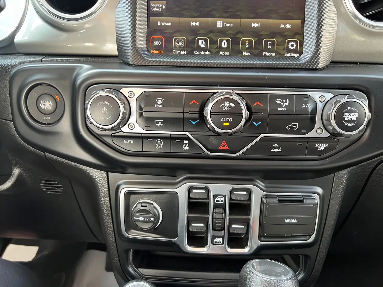 Jeep Wrangler - Image 19
