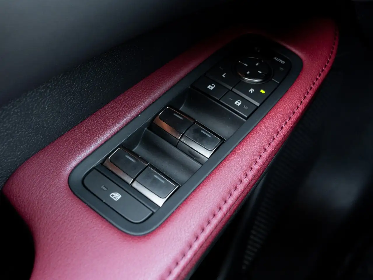 Lexus RX - Image 16