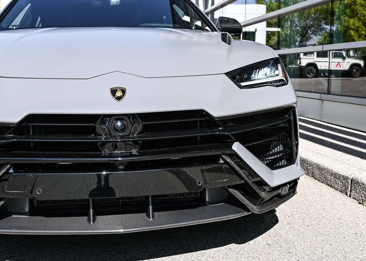 Lamborghini Urus - Image 6