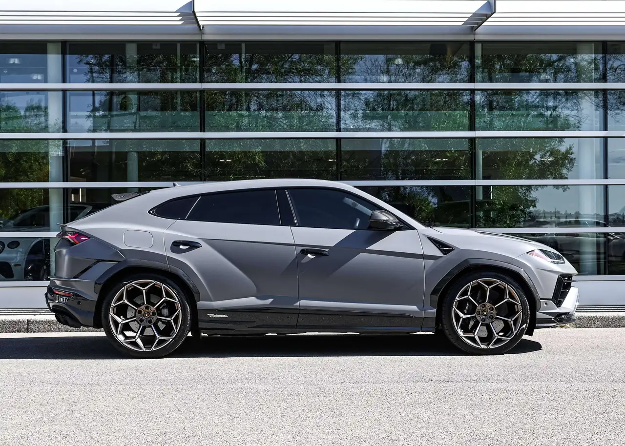 Lamborghini Urus - Image 9
