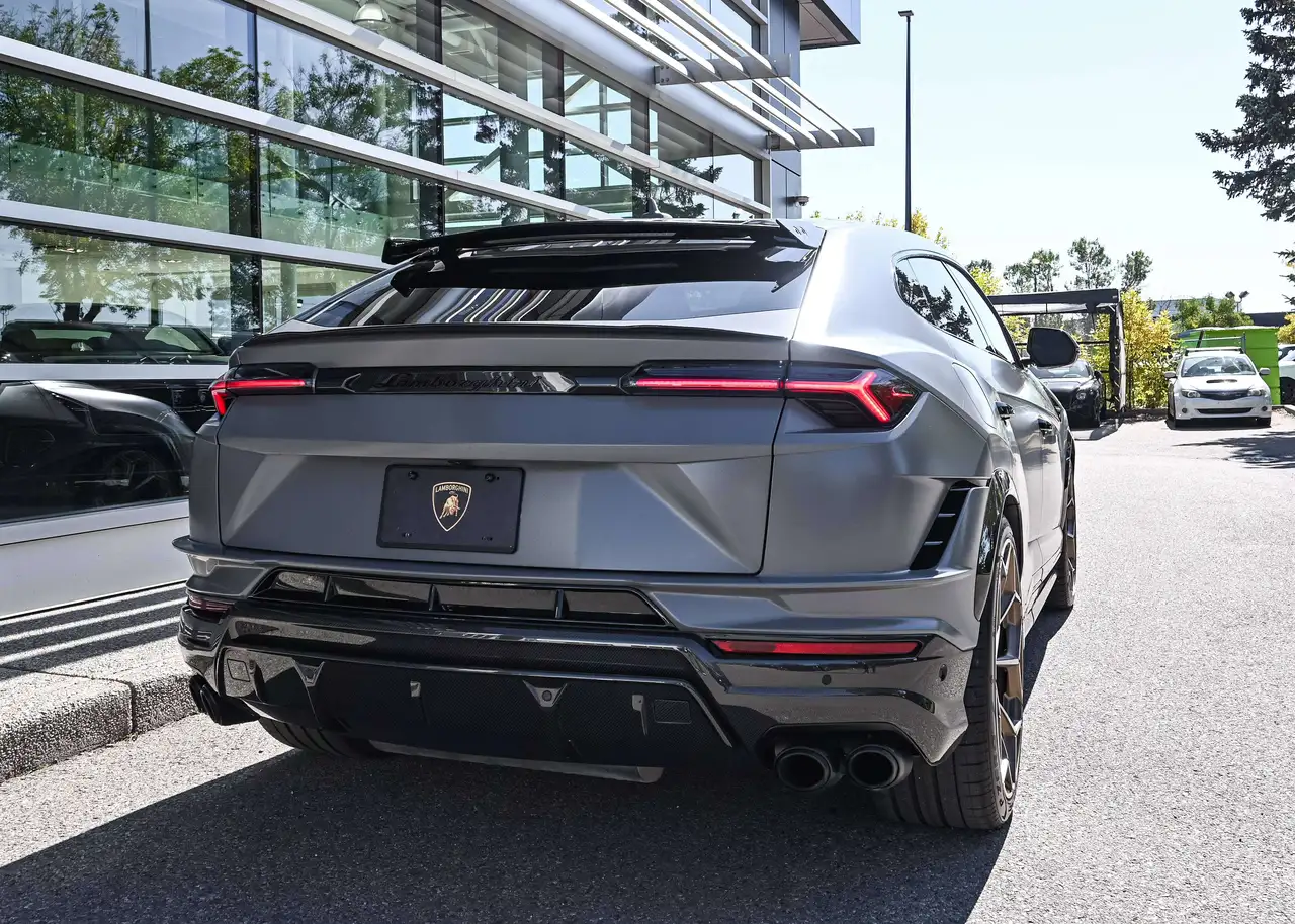Lamborghini Urus - Image 12