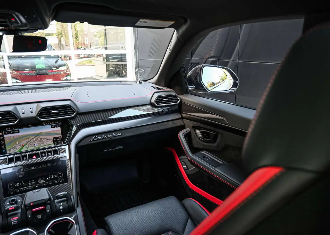 Lamborghini Urus - Image 26