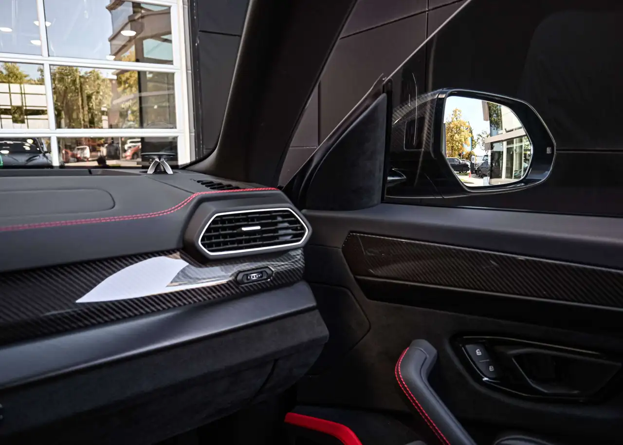 Lamborghini Urus - Image 27