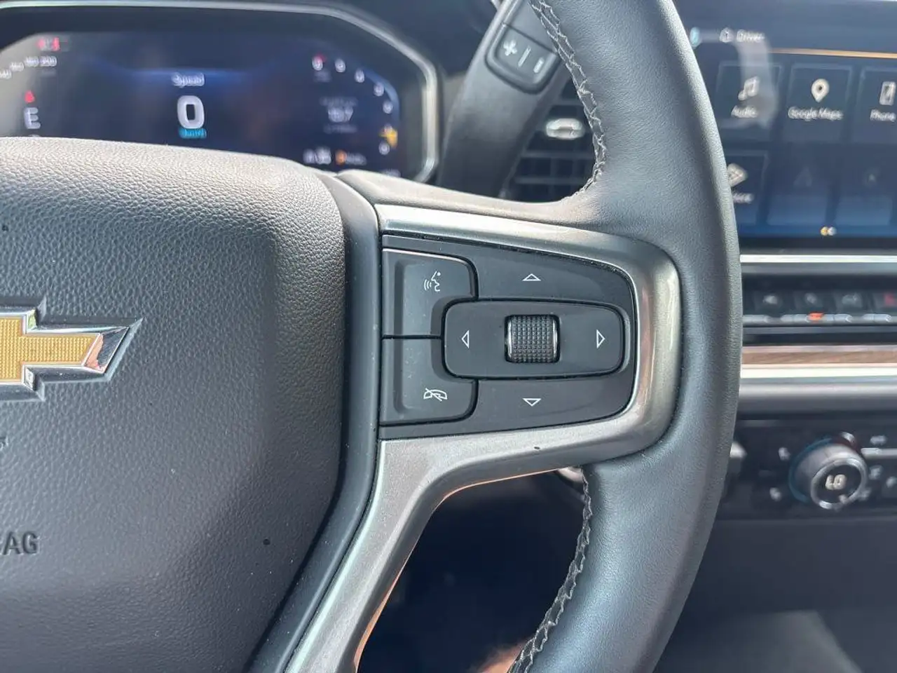 Chevrolet Silverado 1500 - Image 13