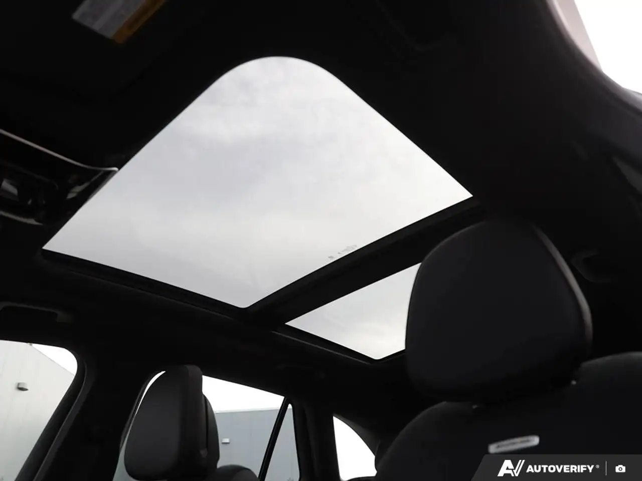 Mercedes-Benz GLC - Image 21