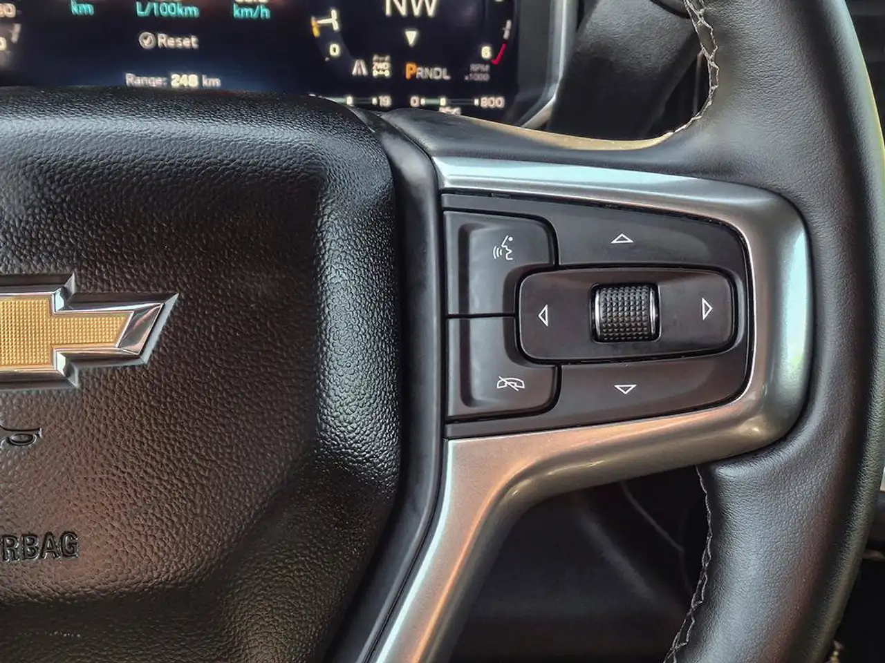 Chevrolet Silverado 1500 - Image 18