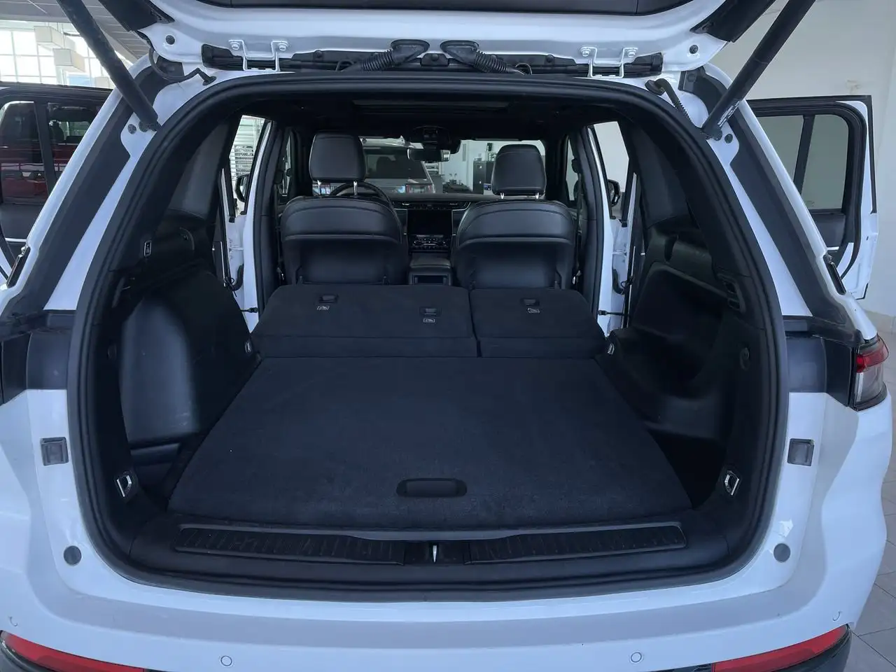 Jeep Grand Cherokee - Image 43