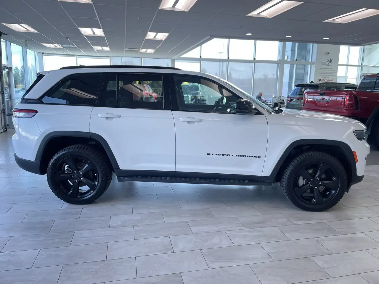 Jeep Grand Cherokee - Image 5